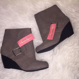 American Rag women's Taupe cuffed wedge boot 9m